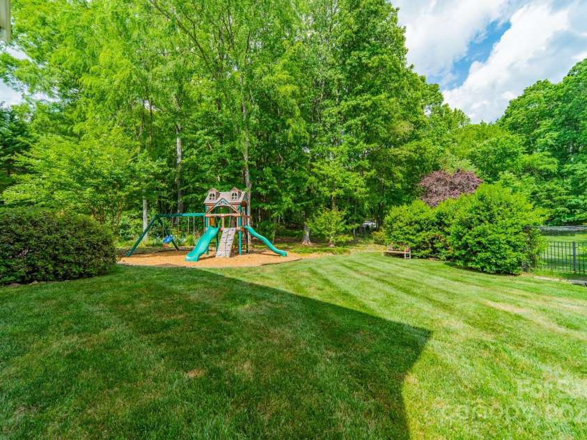 5135 Winding Brook Road, Charlotte, NC 28226.  MLS# CAR4253987, YatesRealty ID 14104. 