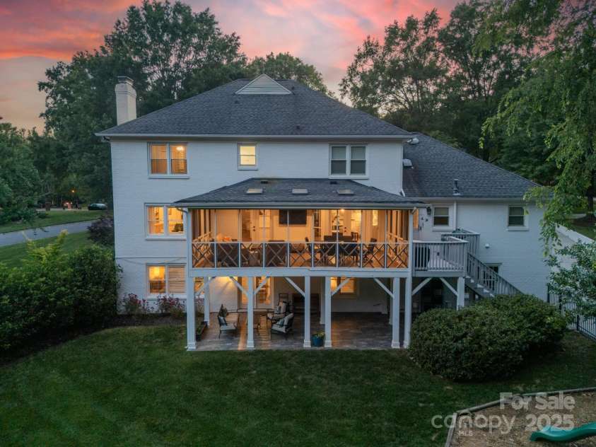 5135 Winding Brook Road, Charlotte, NC 28226.  MLS# CAR4253987, YatesRealty ID 14104. 