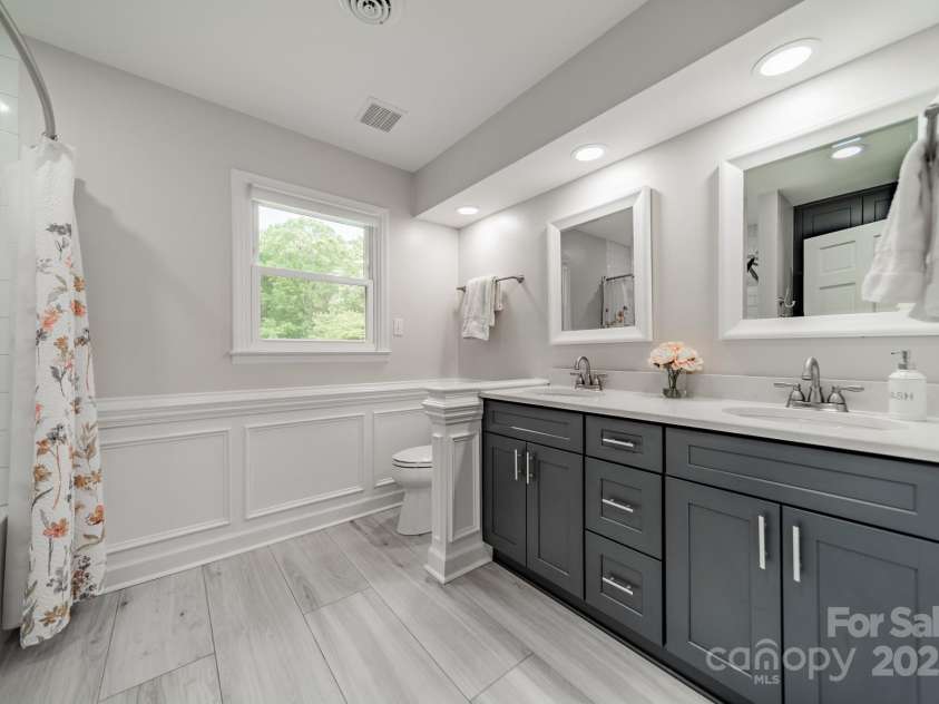 5135 Winding Brook Road, Charlotte, NC 28226.  MLS# CAR4253987, YatesRealty ID 14104. Full Bath 1