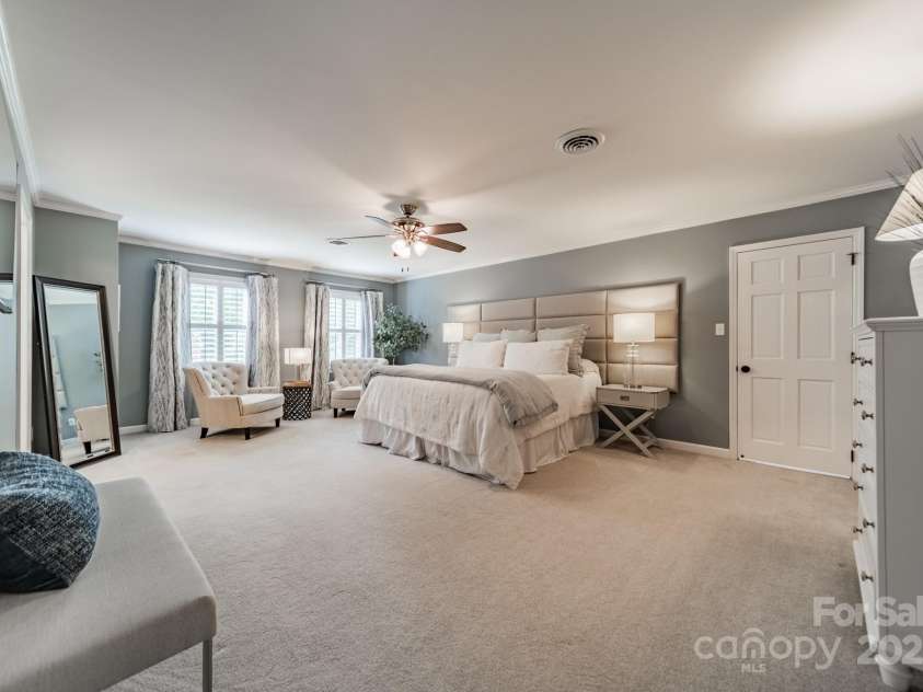 5135 Winding Brook Road, Charlotte, NC 28226.  MLS# CAR4253987, YatesRealty ID 14104. Primary/Bedroom 1