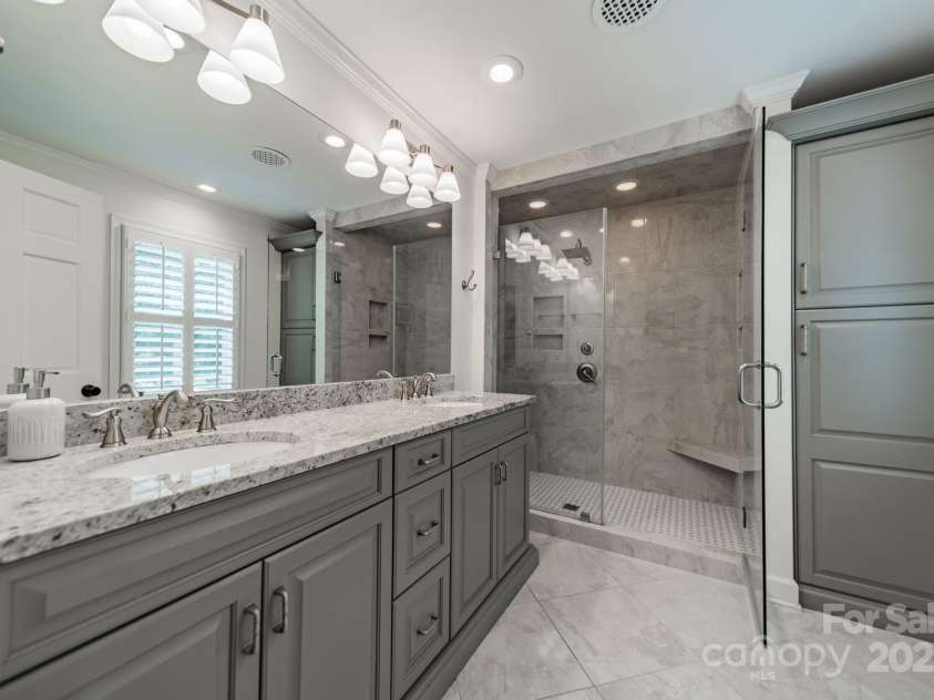 5135 Winding Brook Road, Charlotte, NC 28226.  MLS# CAR4253987, YatesRealty ID 14104. Primary/Full Bath 2
