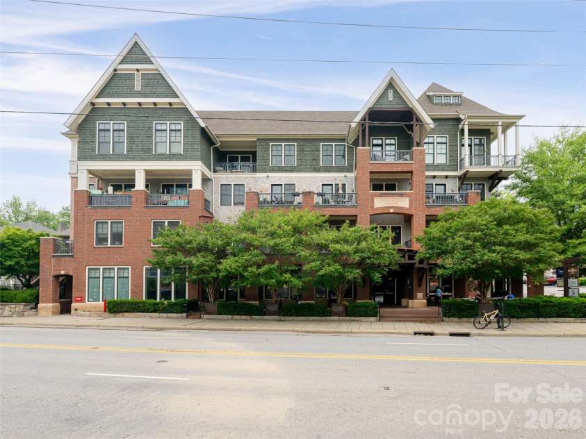 190 Broadway Street, Asheville, NC 28801.  MLS# CAR4362690, YatesRealty ID 14105. 