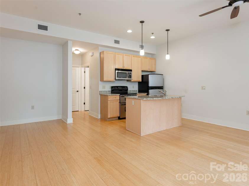 190 Broadway Street, Asheville, NC 28801.  MLS# CAR4362690, YatesRealty ID 14105. 