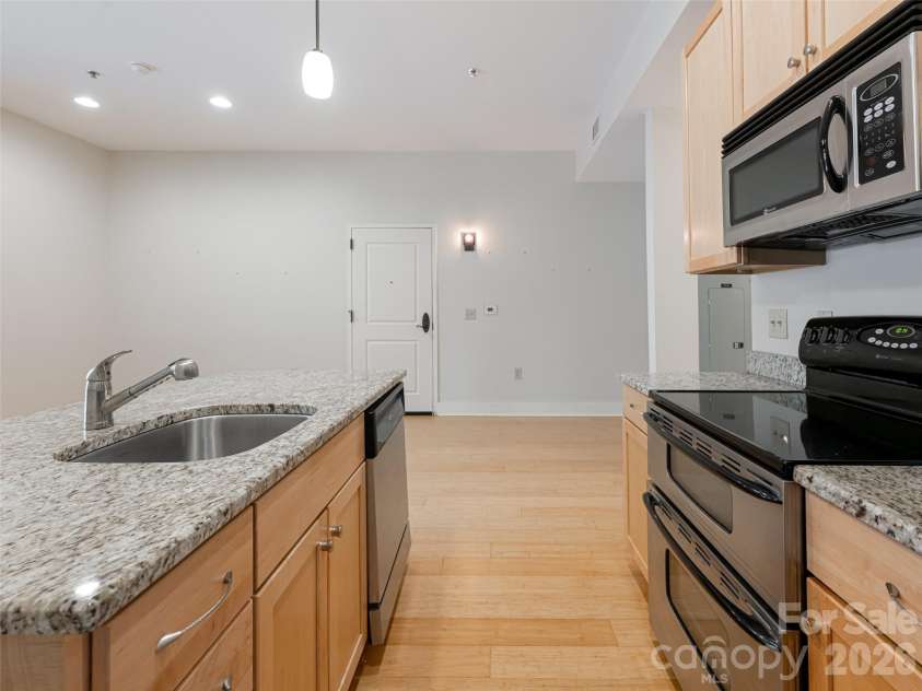190 Broadway Street, Asheville, NC 28801.  MLS# CAR4362690, YatesRealty ID 14105. 
