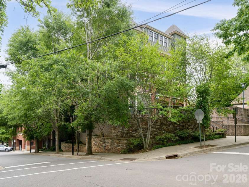190 Broadway Street, Asheville, NC 28801.  MLS# CAR4362690, YatesRealty ID 14105. 