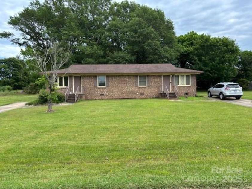 923/929 Pleasant Drive, Shelby, NC 28152.  MLS# CAR4260191, YatesRealty ID 14105. 