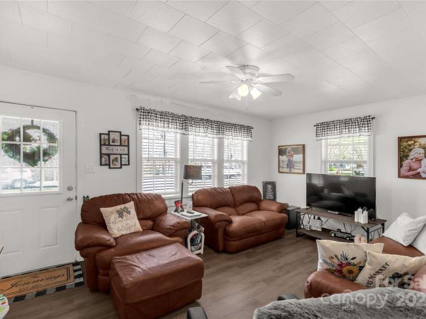 727 Fickling Drive, Lancaster, SC 29720.  MLS# CAR4238196, YatesRealty ID 14107. 