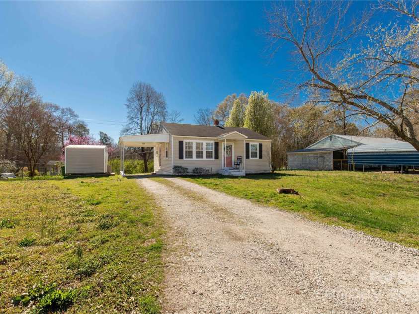 727 Fickling Drive, Lancaster, SC 29720.  MLS# CAR4238196, YatesRealty ID 14107. 