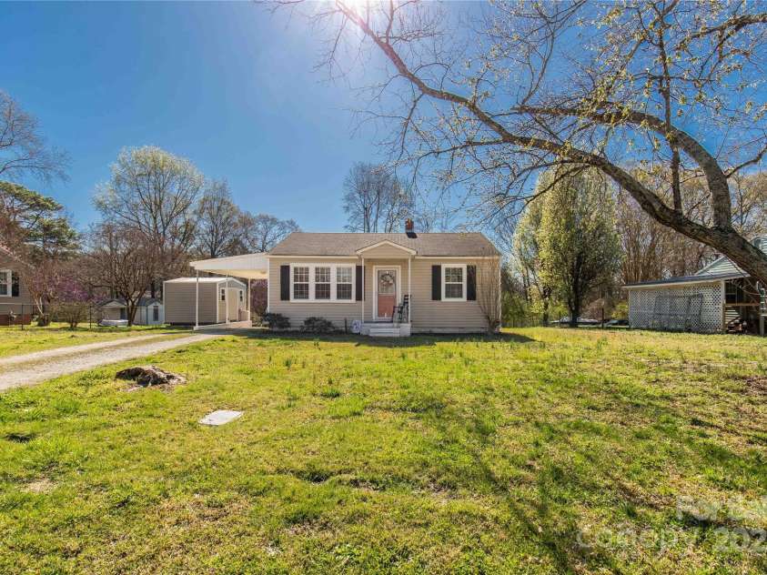 727 Fickling Drive, Lancaster, SC 29720.  MLS# CAR4238196, YatesRealty ID 14107. 