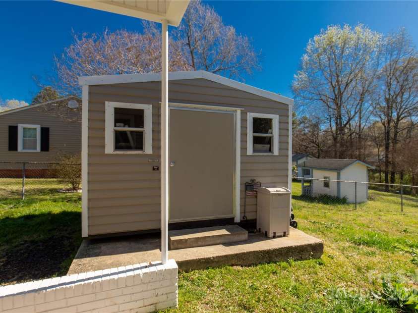 727 Fickling Drive, Lancaster, SC 29720.  MLS# CAR4238196, YatesRealty ID 14107. 