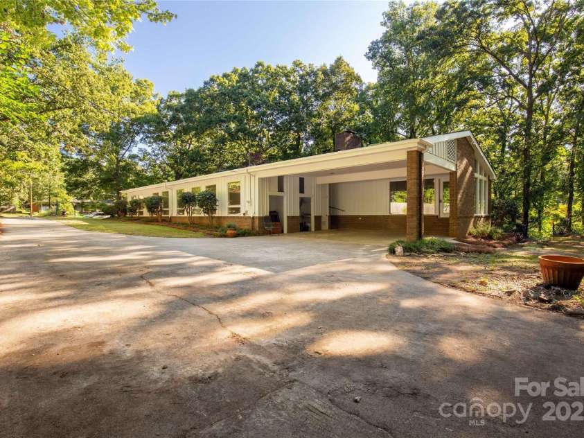 981 Sherwood Circle, Lancaster, SC 29720.  MLS# CAR4254129, YatesRealty ID 14107. 