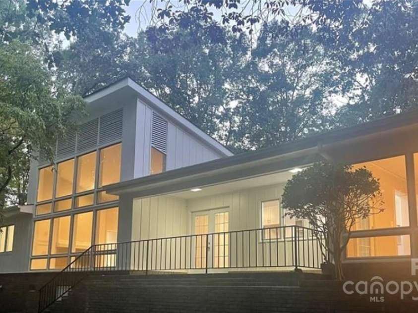 981 Sherwood Circle, Lancaster, SC 29720.  MLS# CAR4254129, YatesRealty ID 14107. 