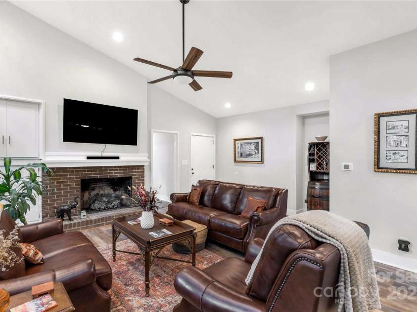 981 Sherwood Circle, Lancaster, SC 29720.  MLS# CAR4254129, YatesRealty ID 14107. 