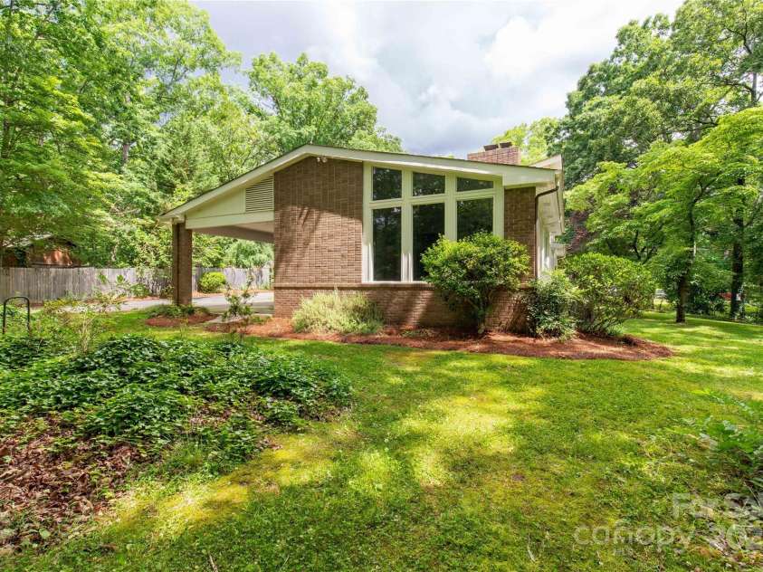 981 Sherwood Circle, Lancaster, SC 29720.  MLS# CAR4254129, YatesRealty ID 14107. 