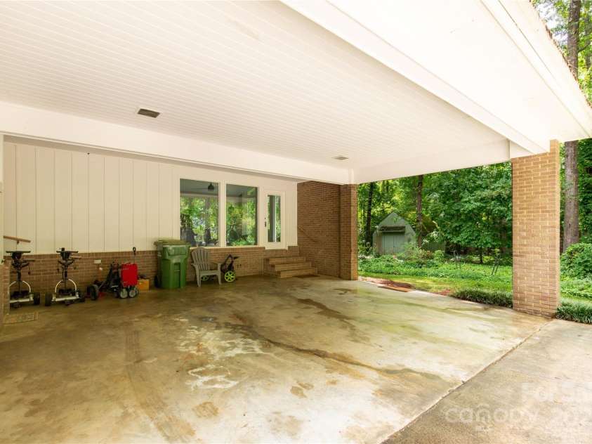 981 Sherwood Circle, Lancaster, SC 29720.  MLS# CAR4254129, YatesRealty ID 14107. 