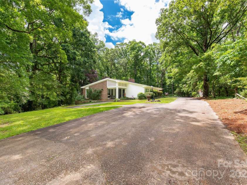 981 Sherwood Circle, Lancaster, SC 29720.  MLS# CAR4254129, YatesRealty ID 14107. 