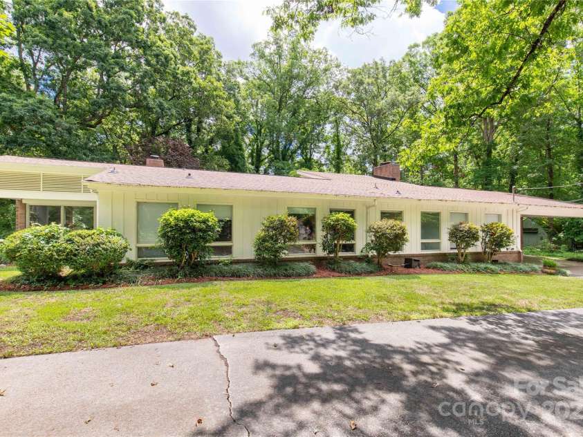 981 Sherwood Circle, Lancaster, SC 29720.  MLS# CAR4254129, YatesRealty ID 14107. 