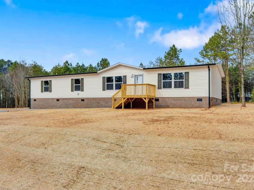 3365 34th Avenue Court, Hickory, NC 28601.  MLS# CAR4225163, YatesRealty ID 14109. 