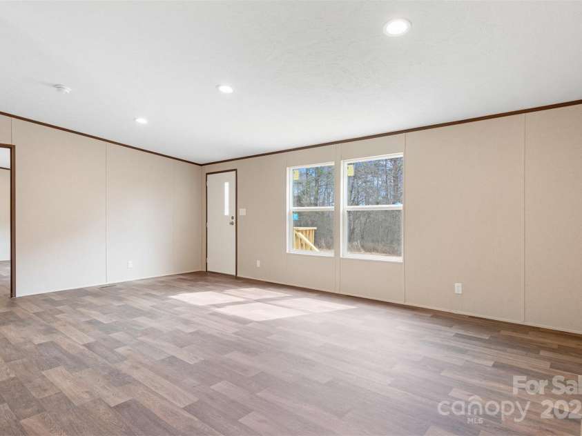 3365 34th Avenue Court, Hickory, NC 28601.  MLS# CAR4225163, YatesRealty ID 14109. 