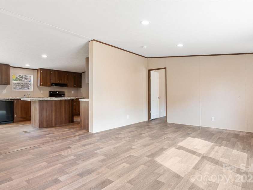 3365 34th Avenue Court, Hickory, NC 28601.  MLS# CAR4225163, YatesRealty ID 14109. 