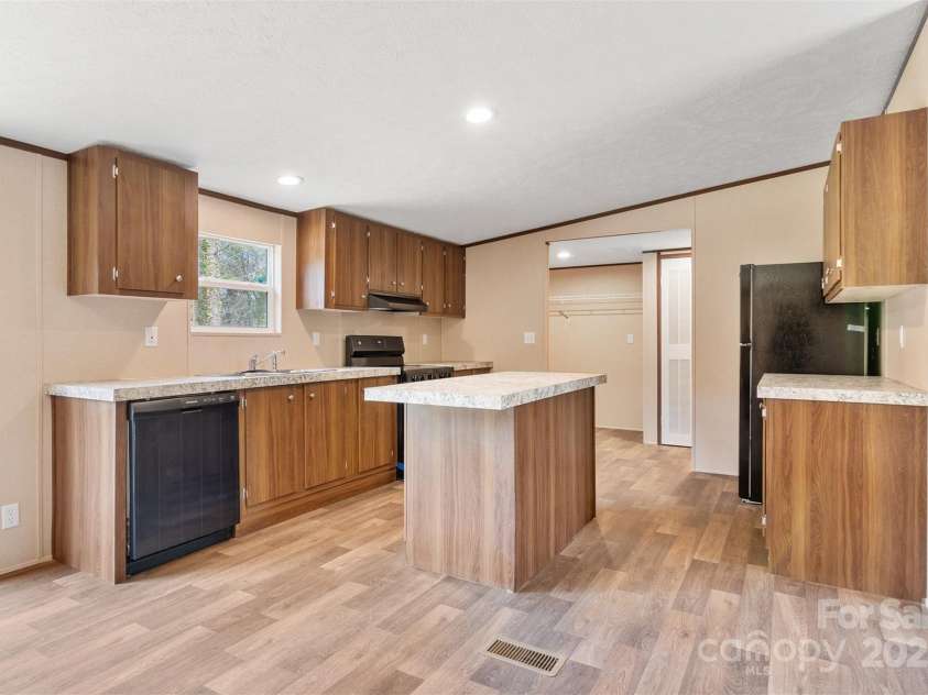 3365 34th Avenue Court, Hickory, NC 28601.  MLS# CAR4225163, YatesRealty ID 14109. 