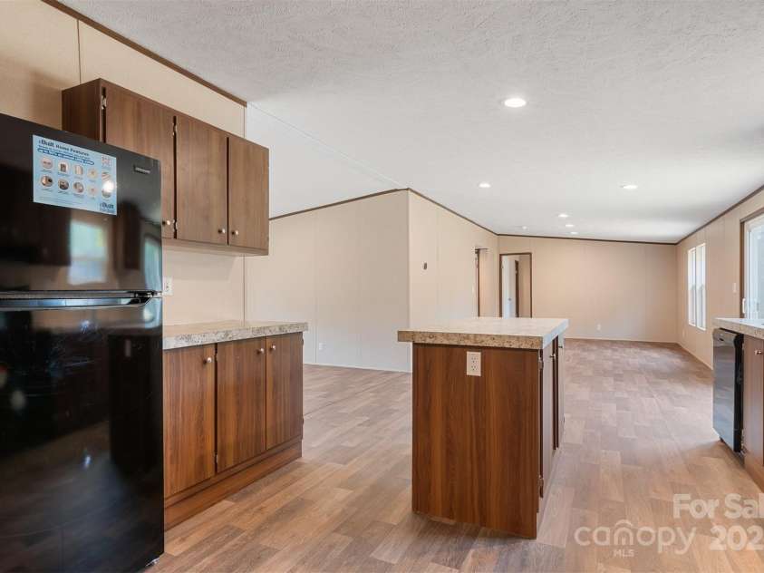 3365 34th Avenue Court, Hickory, NC 28601.  MLS# CAR4225163, YatesRealty ID 14109. 