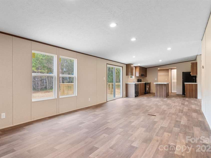 3365 34th Avenue Court, Hickory, NC 28601.  MLS# CAR4225163, YatesRealty ID 14109. 