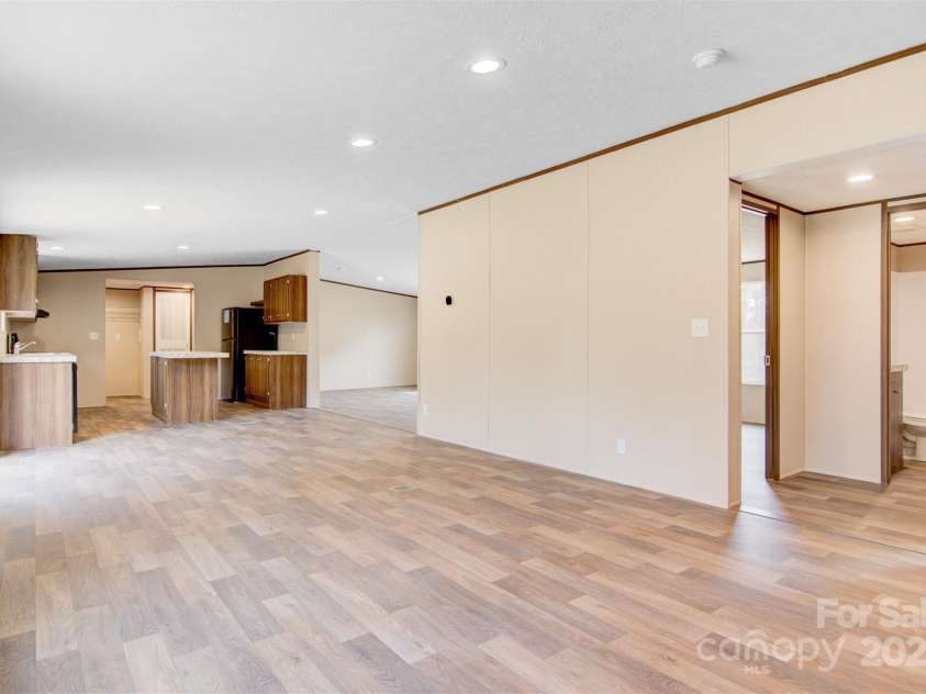 3365 34th Avenue Court, Hickory, NC 28601.  MLS# CAR4225163, YatesRealty ID 14109. 