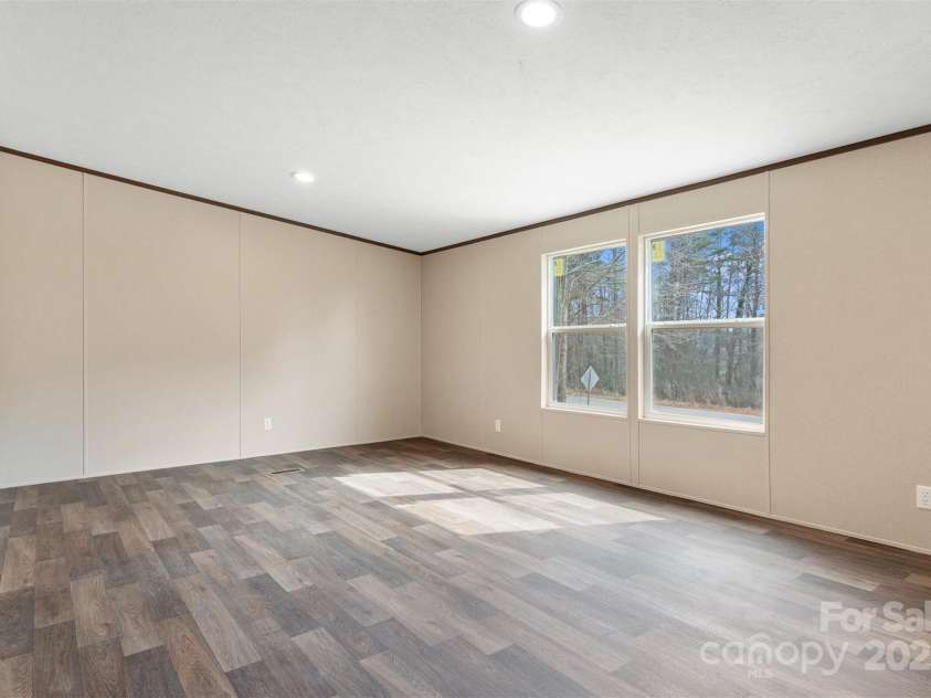 3365 34th Avenue Court, Hickory, NC 28601.  MLS# CAR4225163, YatesRealty ID 14109. 