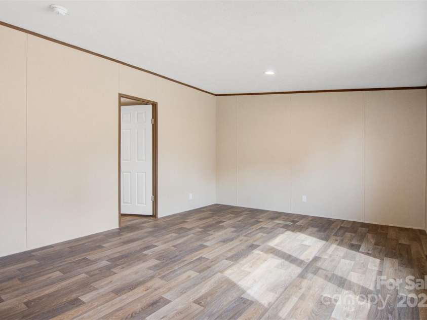 3365 34th Avenue Court, Hickory, NC 28601.  MLS# CAR4225163, YatesRealty ID 14109. 