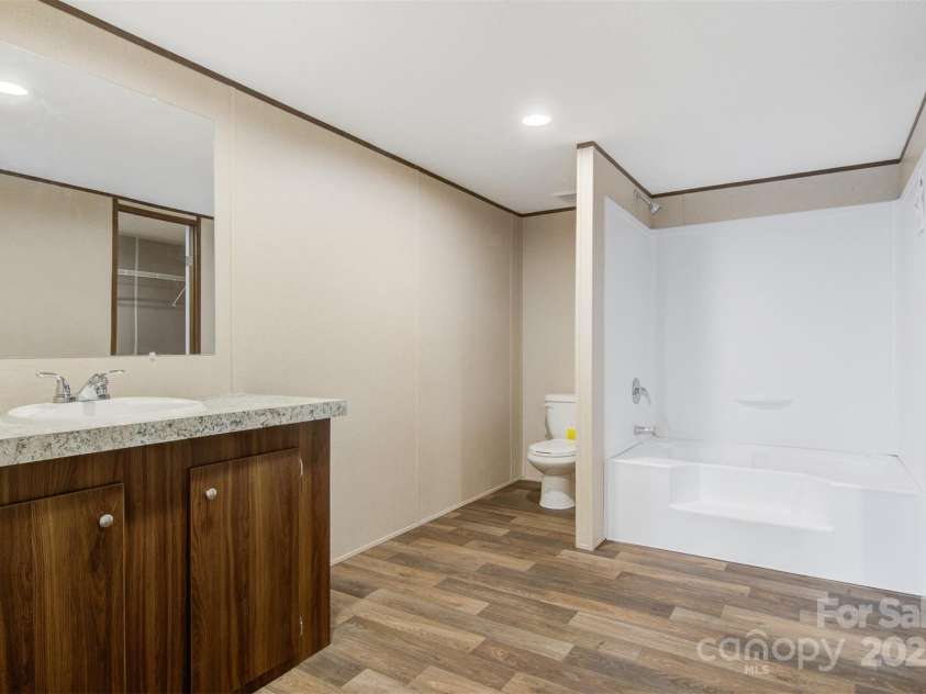 3365 34th Avenue Court, Hickory, NC 28601.  MLS# CAR4225163, YatesRealty ID 14109. 