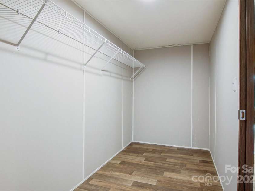 3365 34th Avenue Court, Hickory, NC 28601.  MLS# CAR4225163, YatesRealty ID 14109. 