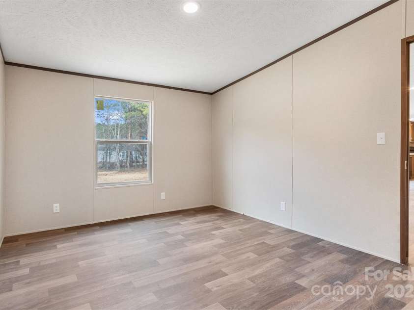 3365 34th Avenue Court, Hickory, NC 28601.  MLS# CAR4225163, YatesRealty ID 14109. 