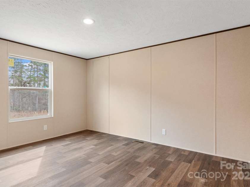 3365 34th Avenue Court, Hickory, NC 28601.  MLS# CAR4225163, YatesRealty ID 14109. 