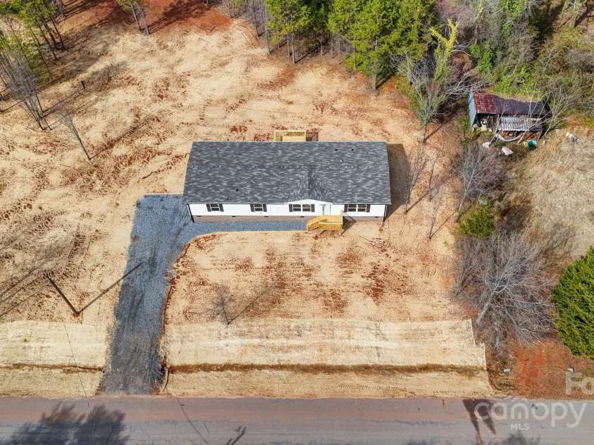 3365 34th Avenue Court, Hickory, NC 28601.  MLS# CAR4225163, YatesRealty ID 14109. 