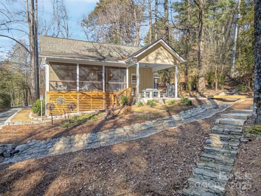 40 Toxaway Landing Drive, Lake Toxaway, NC 28747.  MLS# CAR4329931, YatesRealty ID 1411. 