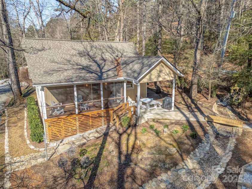 40 Toxaway Landing Drive, Lake Toxaway, NC 28747.  MLS# CAR4329931, YatesRealty ID 1411. 