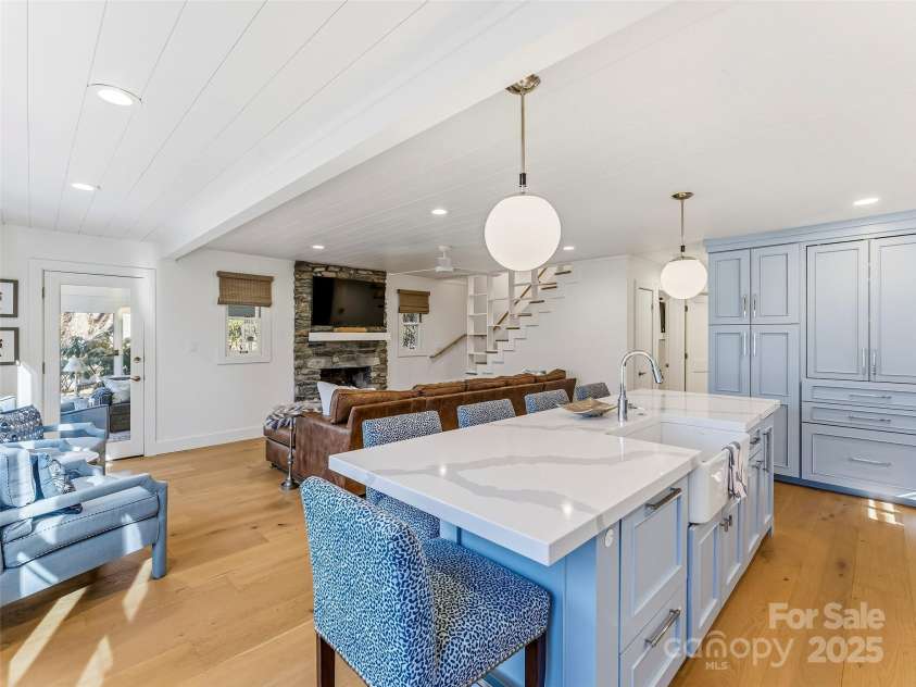 40 Toxaway Landing Drive, Lake Toxaway, NC 28747.  MLS# CAR4329931, YatesRealty ID 1411. 