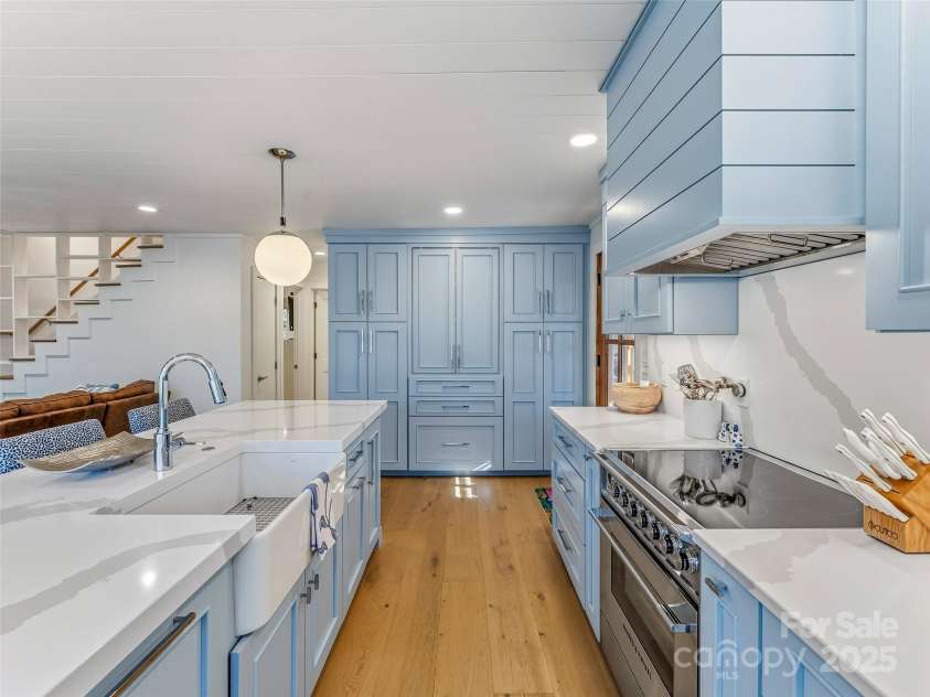 40 Toxaway Landing Drive, Lake Toxaway, NC 28747.  MLS# CAR4329931, YatesRealty ID 1411. 