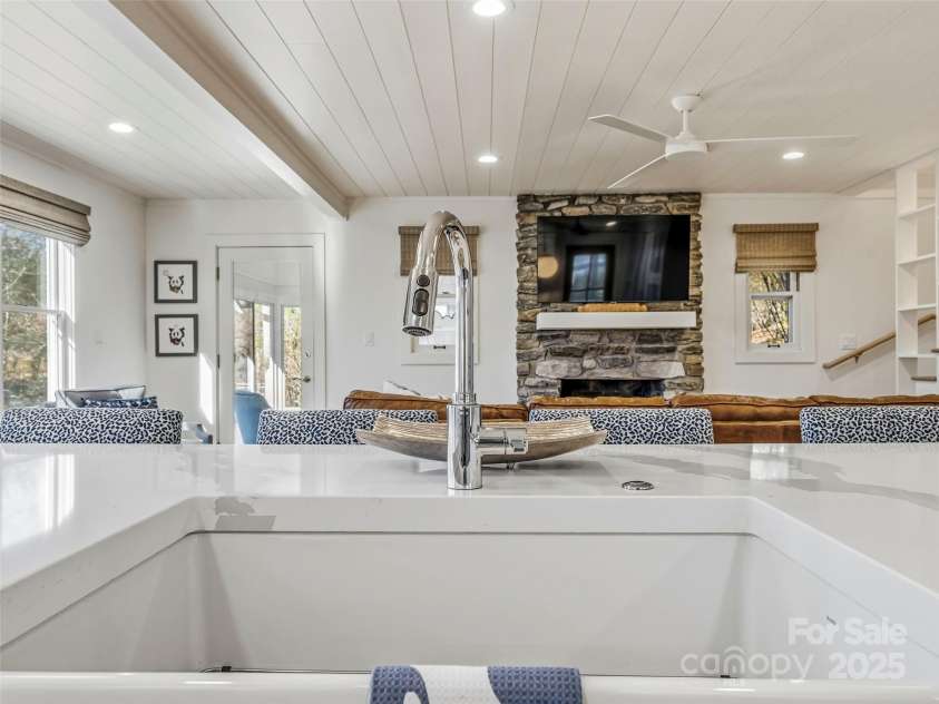 40 Toxaway Landing Drive, Lake Toxaway, NC 28747.  MLS# CAR4329931, YatesRealty ID 1411. 