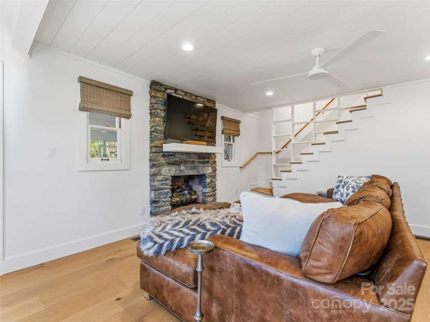 40 Toxaway Landing Drive, Lake Toxaway, NC 28747.  MLS# CAR4329931, YatesRealty ID 1411. 