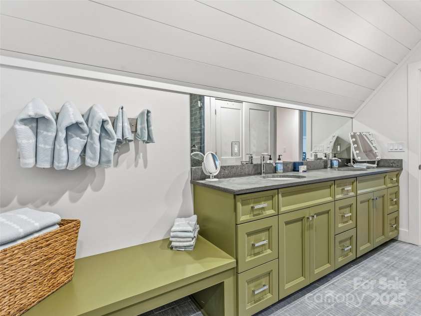 40 Toxaway Landing Drive, Lake Toxaway, NC 28747.  MLS# CAR4329931, YatesRealty ID 1411. 