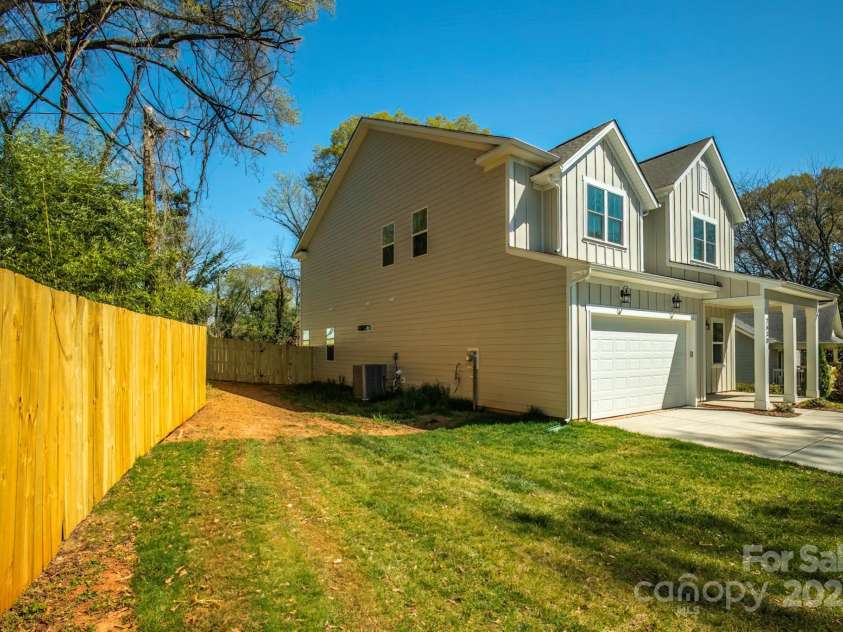 2630 Rose Street, Charlotte, NC 28208.  MLS# CAR4178972, YatesRealty ID 14110. 