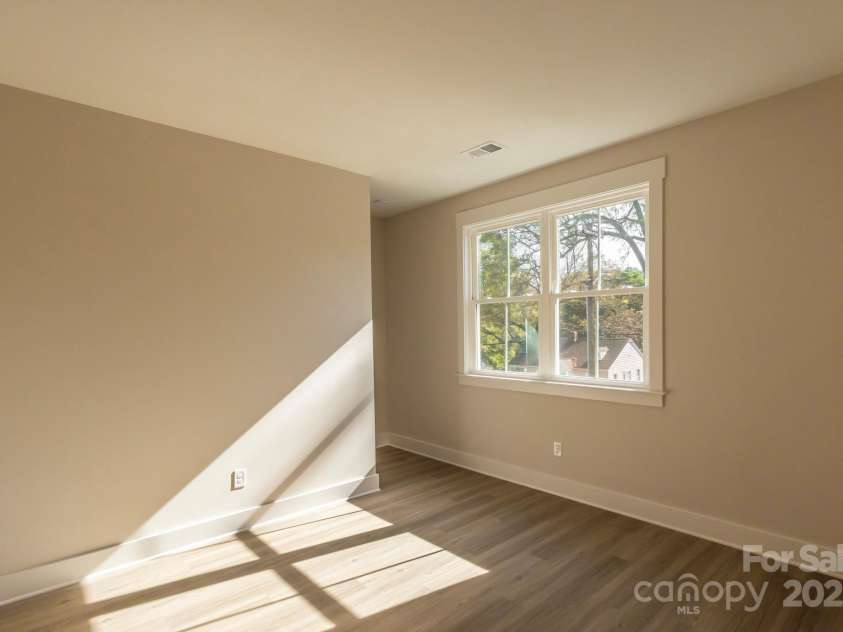 2630 Rose Street, Charlotte, NC 28208.  MLS# CAR4178972, YatesRealty ID 14110. Office/Bonus