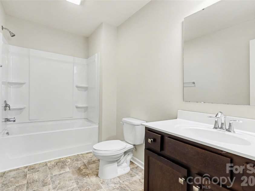 5048 Thomasville Drive, Belmont, NC 28012.  MLS# CAR4370628, YatesRealty ID 14111. Full Bathroom