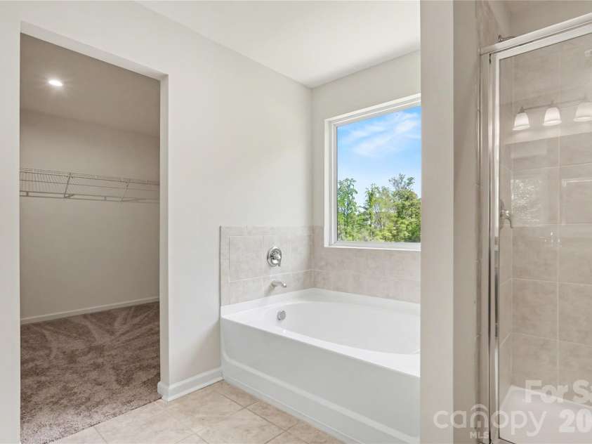 5048 Thomasville Drive, Belmont, NC 28012.  MLS# CAR4370628, YatesRealty ID 14111. Separate Tub & Shower