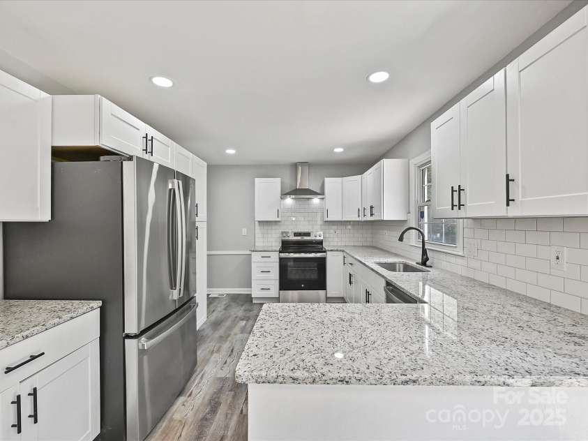 2544 Cedarwild Road, Charlotte, NC 28212.  MLS# CAR4282923, YatesRealty ID 14112. 