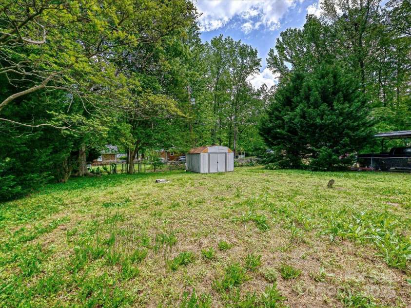2544 Cedarwild Road, Charlotte, NC 28212.  MLS# CAR4282923, YatesRealty ID 14112. 