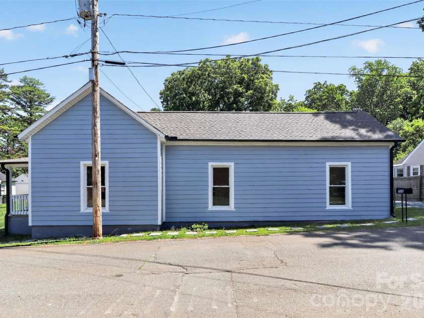 110 Wells Street, Kings Mountain, NC 28086.  MLS# CAR4341383, YatesRealty ID 14114. 