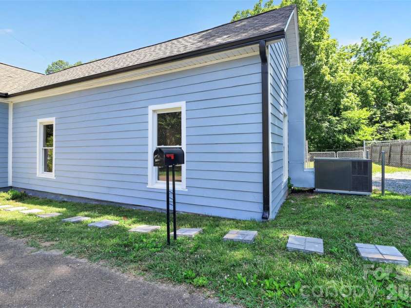 110 Wells Street, Kings Mountain, NC 28086.  MLS# CAR4341383, YatesRealty ID 14114. 